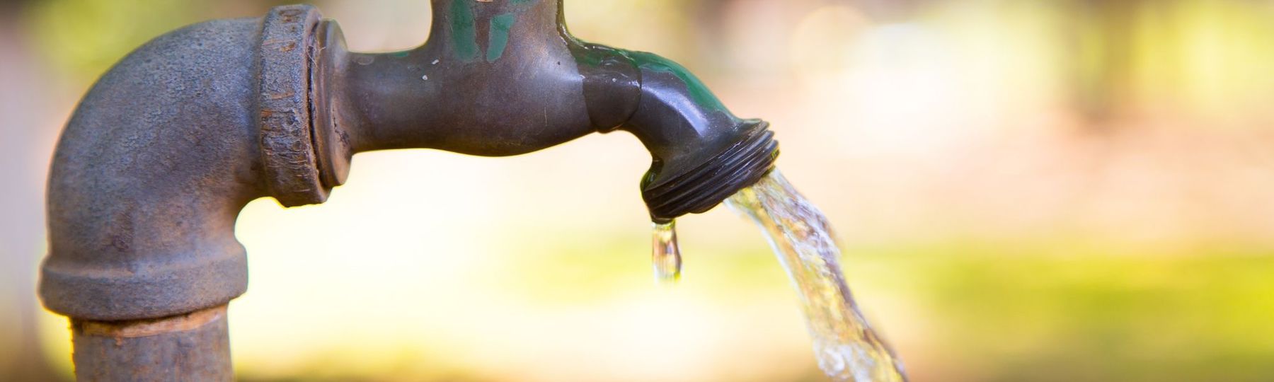 Water mains break in Macrossan Street