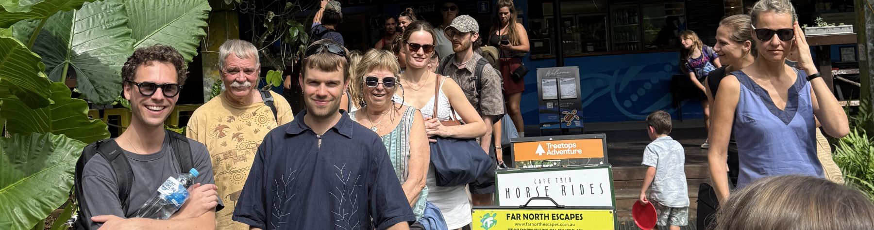 𝐃𝐚𝐢𝐧𝐭𝐫𝐞𝐞 𝐯𝐢𝐬𝐢𝐭𝐨𝐫𝐬 𝐬𝐡𝐮𝐭𝐭𝐥𝐞𝐝 𝐭𝐨 𝐏𝐨𝐫𝐭 𝐃𝐨𝐮𝐠𝐥𝐚𝐬